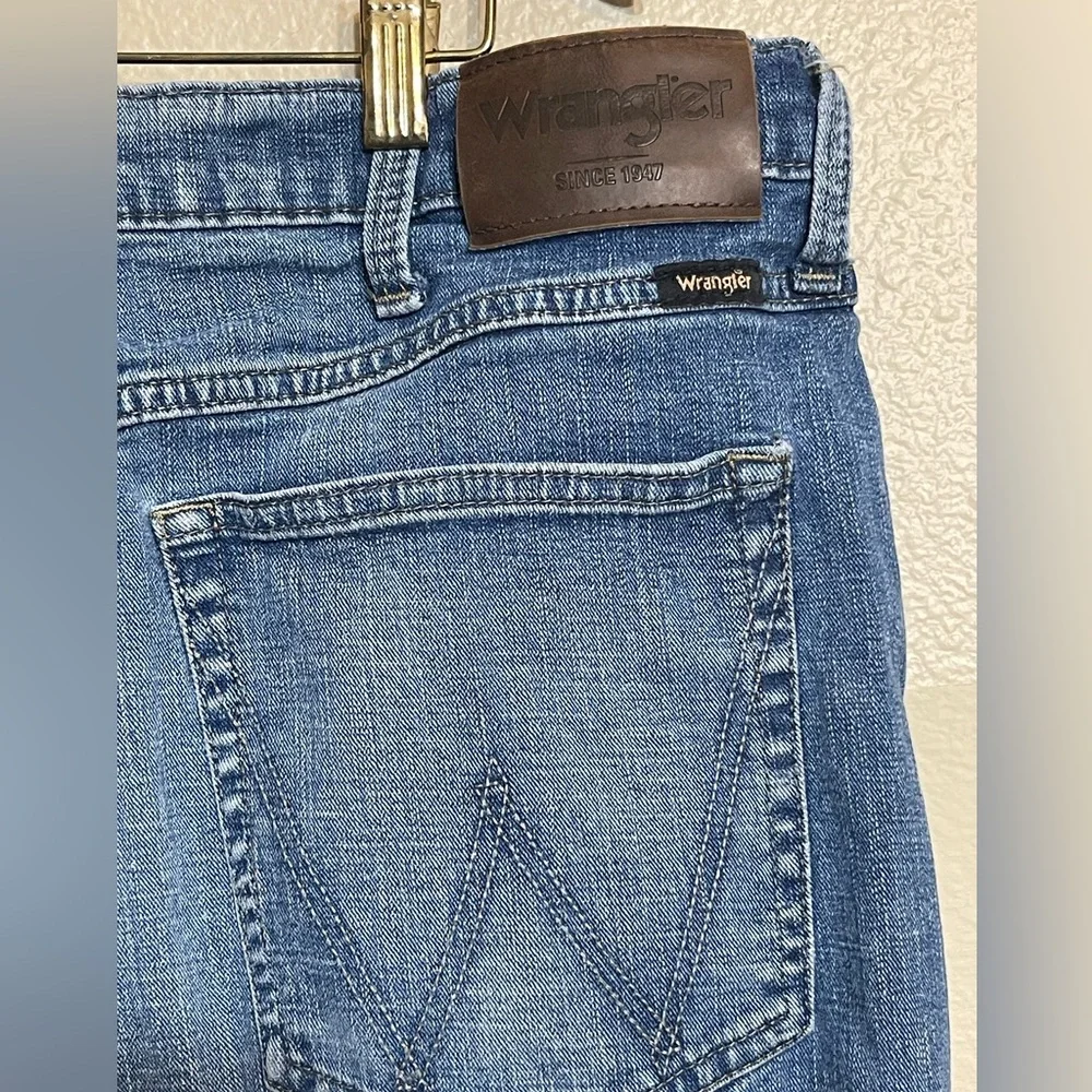 Wrangler Relaxed Fit Blue Jeans for Men 36x27